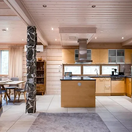 Hutiputti A, Pool - & Golf Apartment